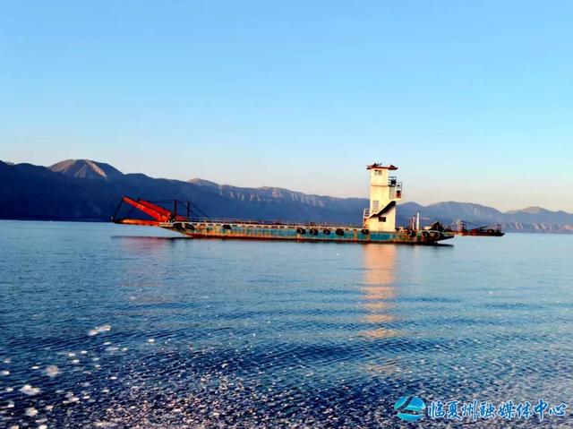 雪落之前留存的秋色