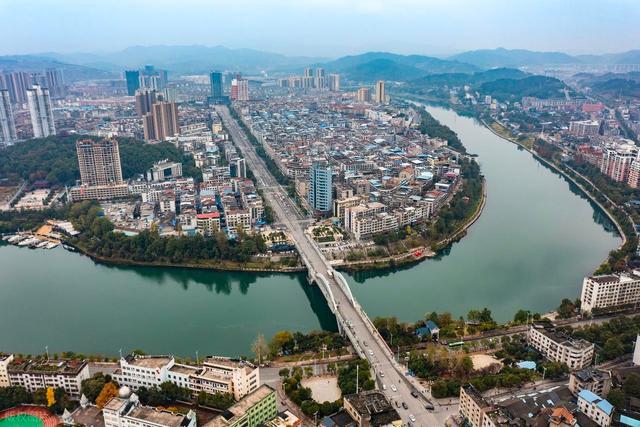 华中面积最大地级市，比5个湘潭3个武汉还大，居然不是长沙、洛阳