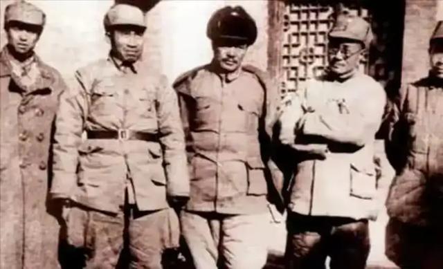 他是开国上将之首，却长期不受重用，73岁才至副国级	，活到102岁