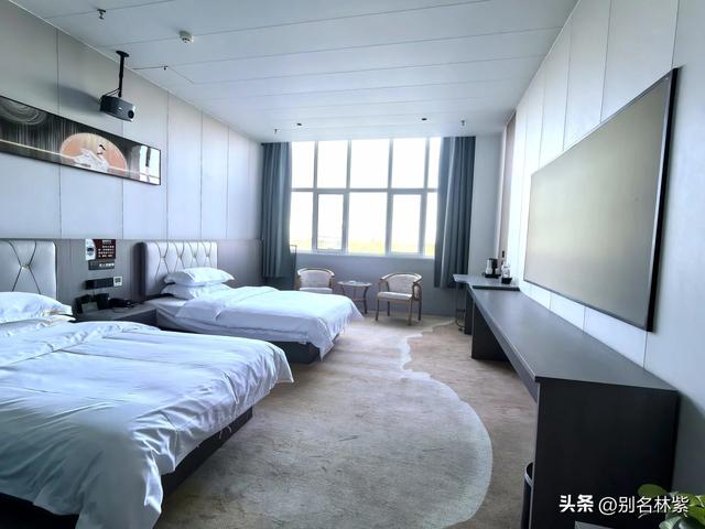 自驾新疆，从哈密到阜康，分享一条小众路线，车少景美（1）