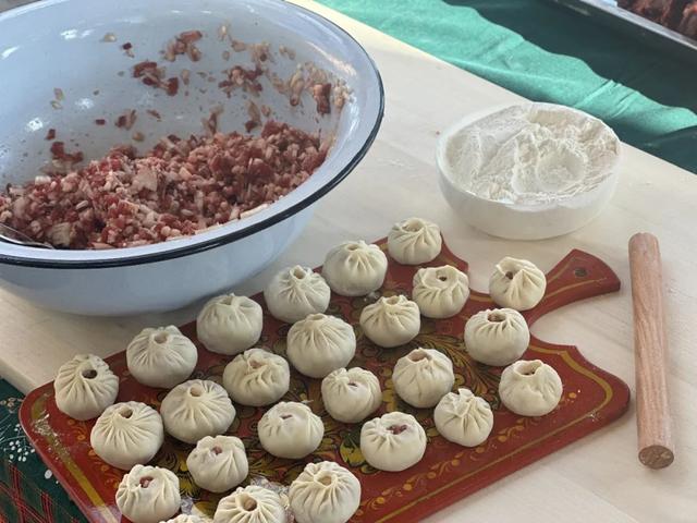 第二十一届内蒙古自治区冰雪那达慕｜速来打卡！“鄂温克河畔小驻” 开门迎客，非遗美食嗨不停