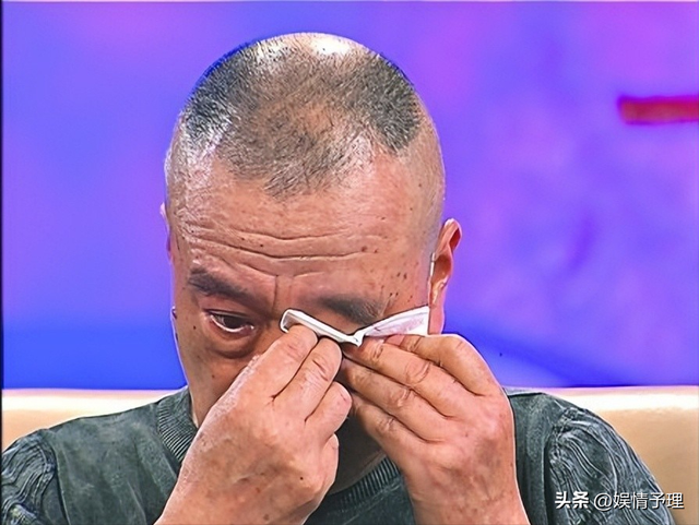 78岁李保田近况令人唏嘘，住处杂乱喝10元桶装水，如今老到不敢认
