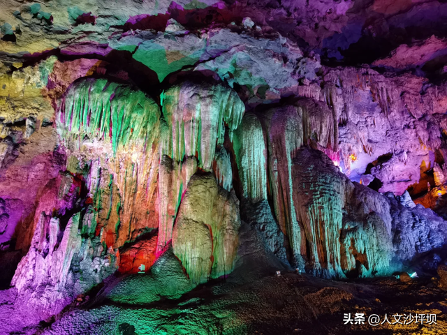 均温18℃！重庆这4个地下宫殿，奇幻又凉快！！