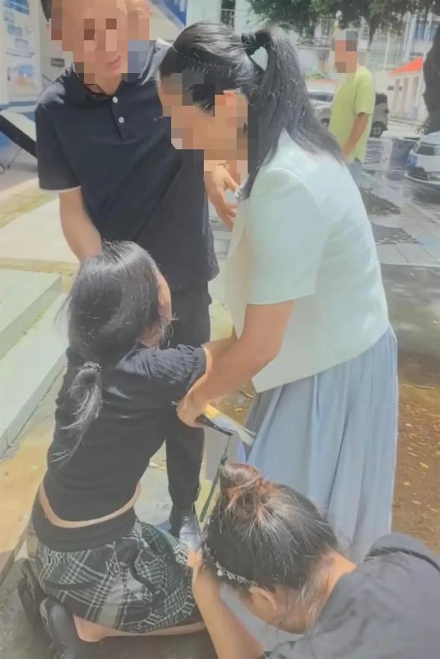 31岁男子玩摩托艇遇难，身体破碎，家属指责先救别人，网友炸锅
