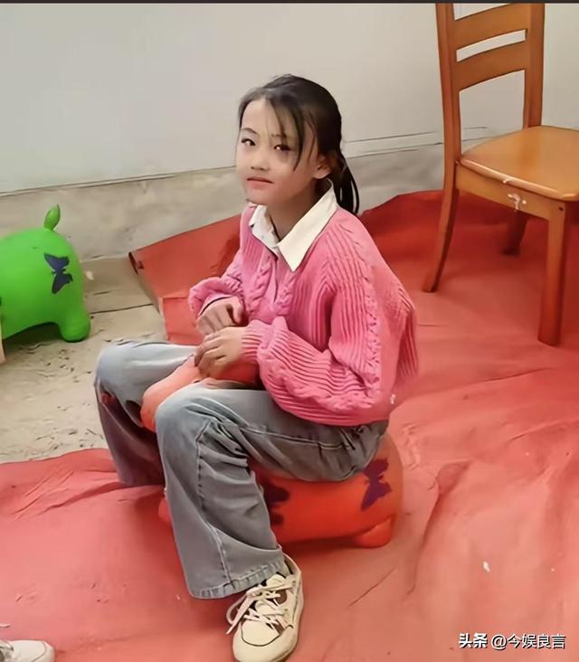 没钱还硬装？宁夏一笑成名拒绝百万签约的小女孩，现在成了这样
