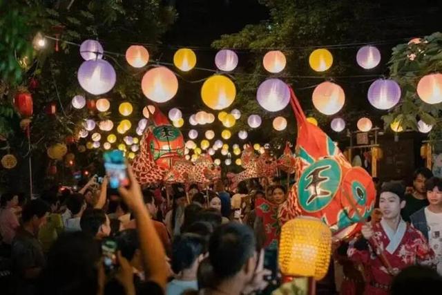 不赶路了，年轻人都来这里过国庆！