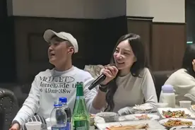 恋爱还是弟弟香，李小璐新恋情疑似曝光，深情对唱引发全场尖叫图片