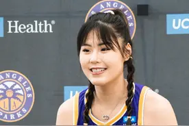 排面!洛杉矶火花总经理吹爆李月汝:拿8号签换她超值 我们超级激动图片