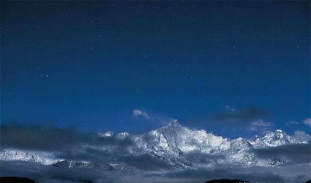 17名登山队员遇难，七年后日记中留下诡异话语：我们错了，救救我