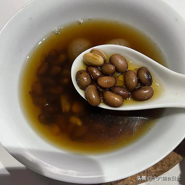 女人必喝！黑豆煮水4种黄金搭配，气血双补，喝出好气色
