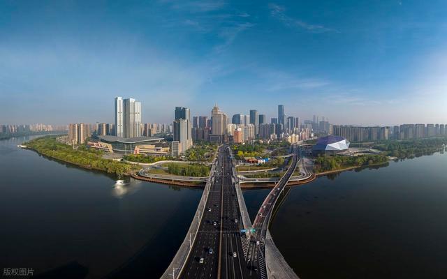 辽宁这座特大城市，是东北最大的交通枢纽，有8市共用国际机场！