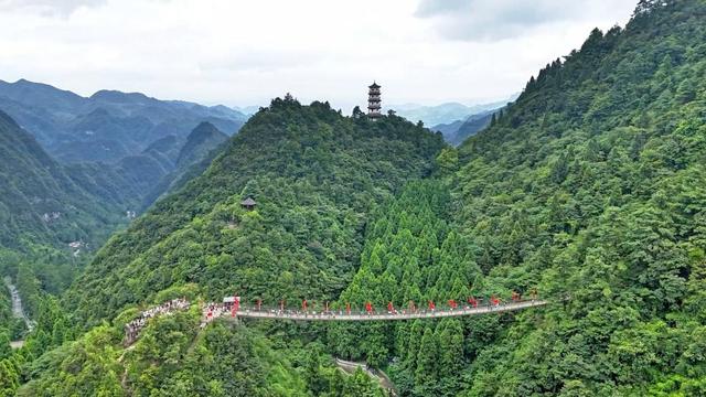 市县联动·清凉一夏丨娄山关景区，凭什么让游客“来了不想走，住了还想来”？