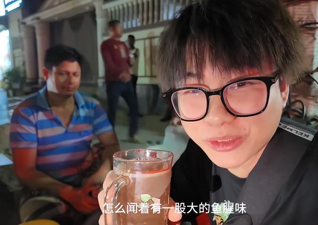 中国小伙勇闯孟加，刚下机场直接崩溃，落地第一件事就是“坐牢”