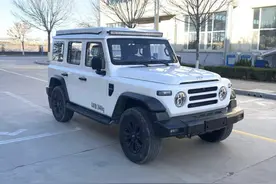 新车 | 东安2.0T汽油机/整备质量2.2吨，212 T01升顶版实车曝光图片