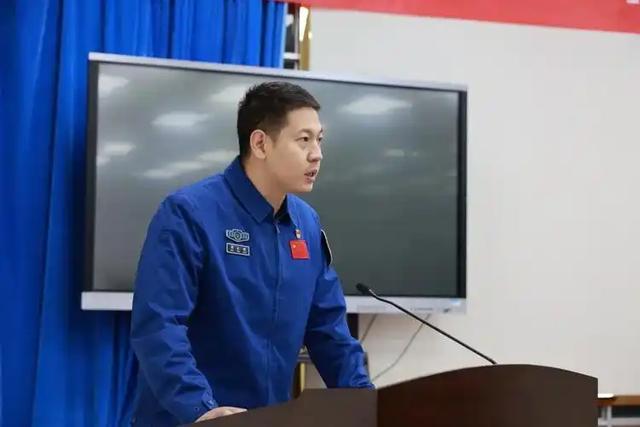 从毕业生到火箭指挥，周永刚“白加黑”拼出32次成功