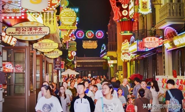“双节”同庆！鄂州节日氛围拉满
