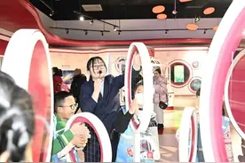 畅游科技馆里的科学世界图片