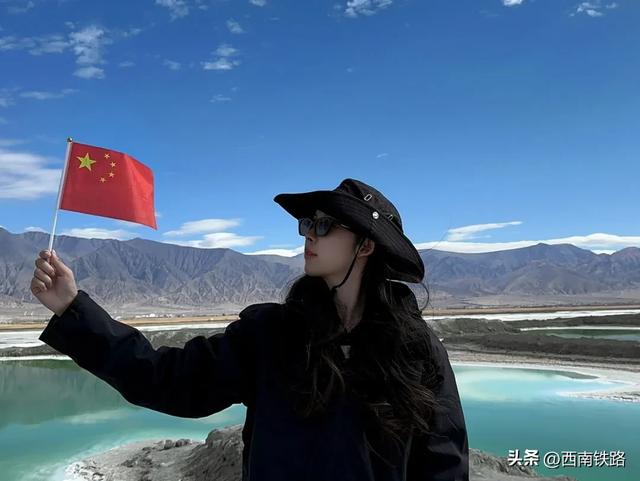 今天，站车里一片热闹！
