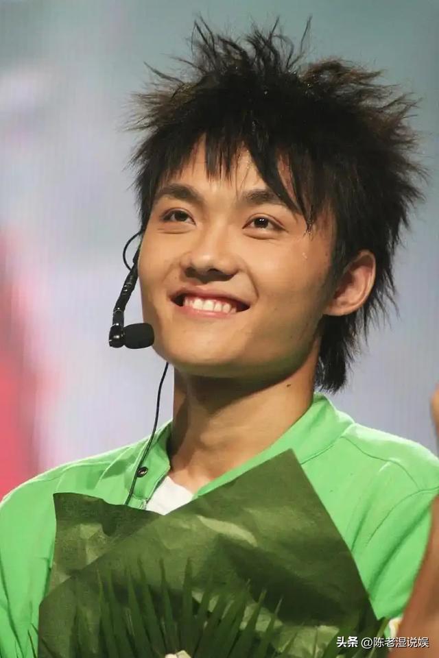 51岁主持人何炅近况:无妻无子、与保姆相伴,如今终于与自己和解