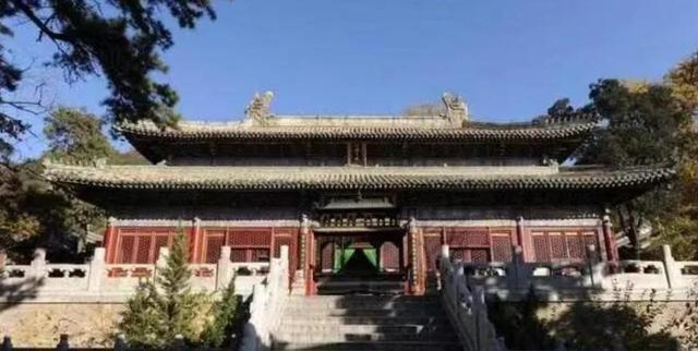 中国有一寺庙，庙不大，却有武警24小时站岗，究竟有何过人之处？