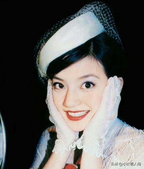 落地凤凰不如鸡！赵薇回老家探亲，全副武装包裹，不敢露脸怕见人