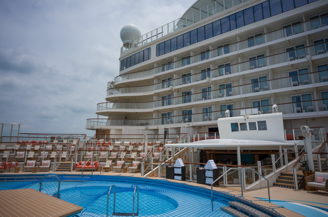 首发！等了一年多终于启航，我坐上了全世界“最快乐”的船