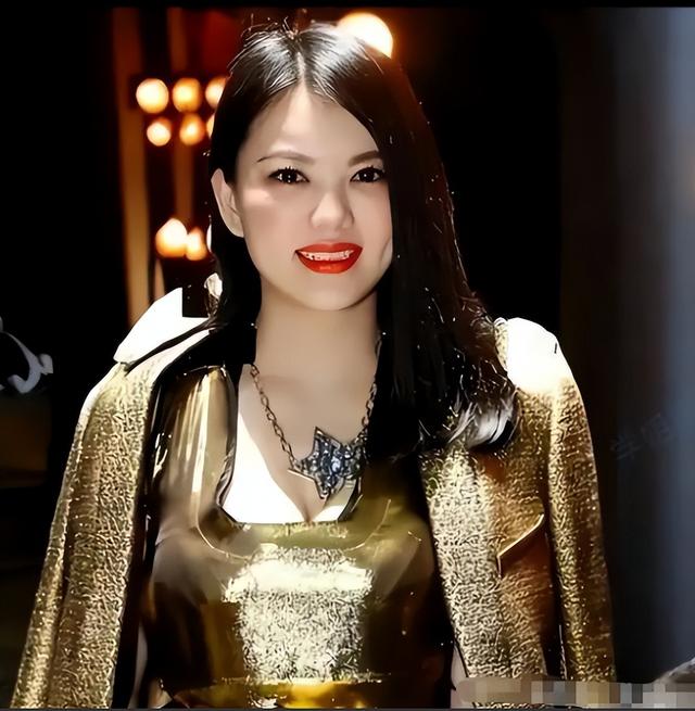 李湘事件升级！家境被扒底朝天，父母身份曝光，果然不简单