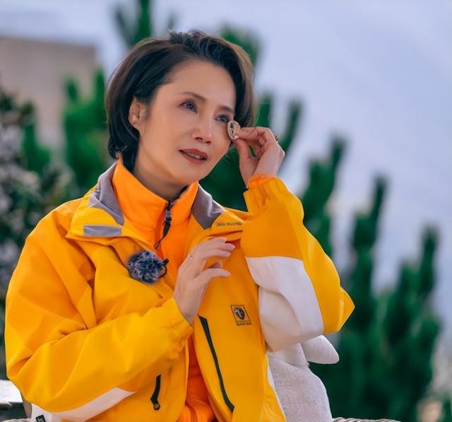 64岁徐俐晒北京小院，和二婚丈夫住农村平房，院子大得能跑步