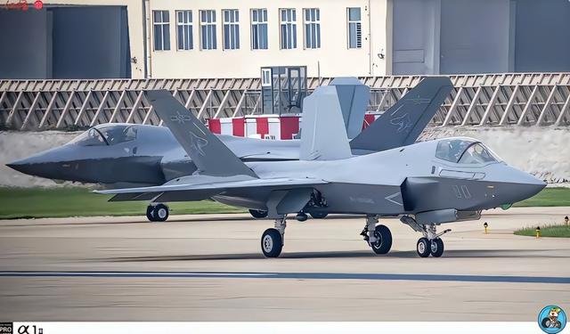 西北大漠传捷报，2款六代机同框罗布泊，试飞已到最关键时刻！