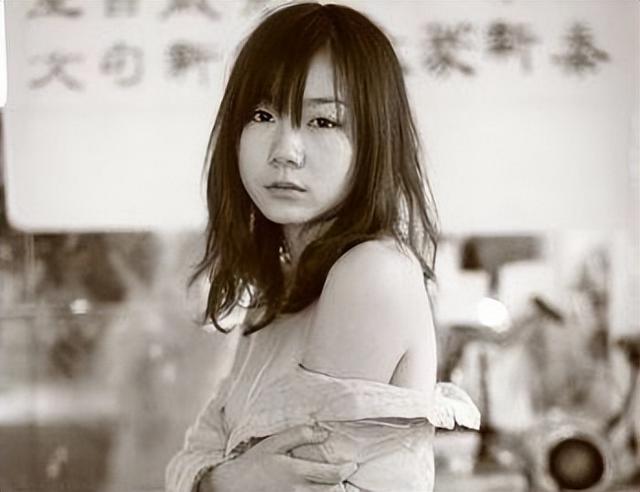 11年，她全裸接受采访，并扬言老了还会拍裸照，14年过去她怎样了