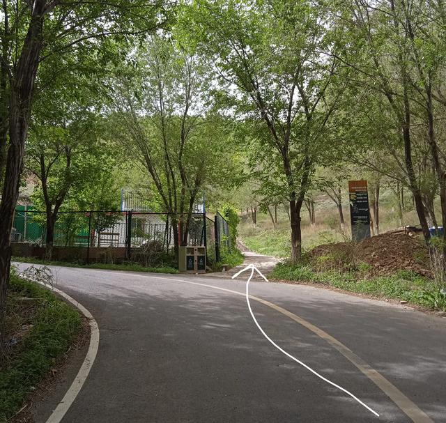 乌市雅山云满台详细路线，从西门进去，路况有柏油路石板路和土路
