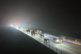 事发京昆高速！警车“硬核”带道！图片