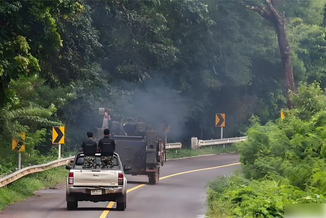 洪森父子已被泰国打服，不再强势，对出卖他信父女悔不当初