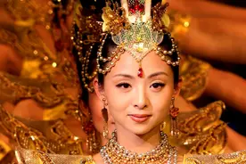 春晚“千手观音”的聋哑人领舞，被富豪苦追8年，如今却成了这样图片
