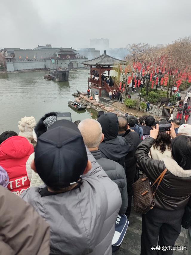 马年初10独自开封清明上河园记。