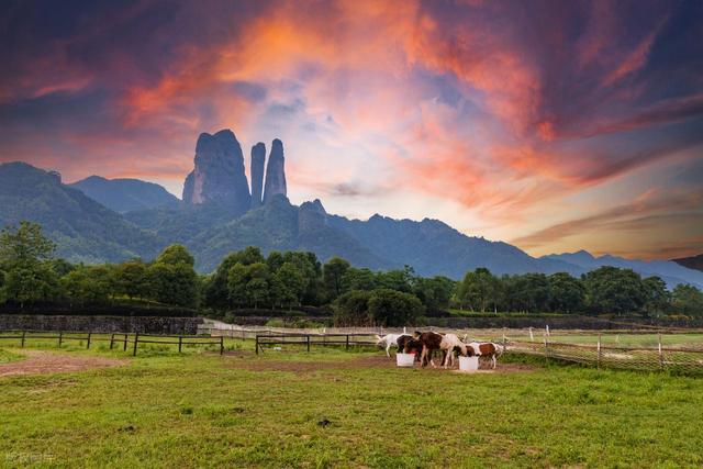 我心目中最绝的 9 大丹霞地貌，我把张掖丹霞排在了第 2，丹霞山第 6