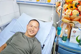 湍急水流中的“砸车侠”，找到了！图片