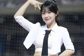 韩国啦啦队的美少女！场上舞动青春，场下个个乖宝宝图片