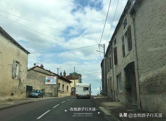 游子的日常生活打卡：法国秋天的田园风光4-欧式河畔小镇