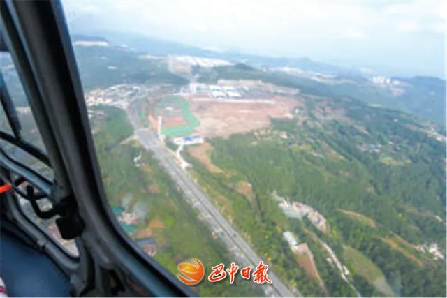 “打飞的”赏红叶 巴中一站式低空接驳航线验证飞行首飞成功