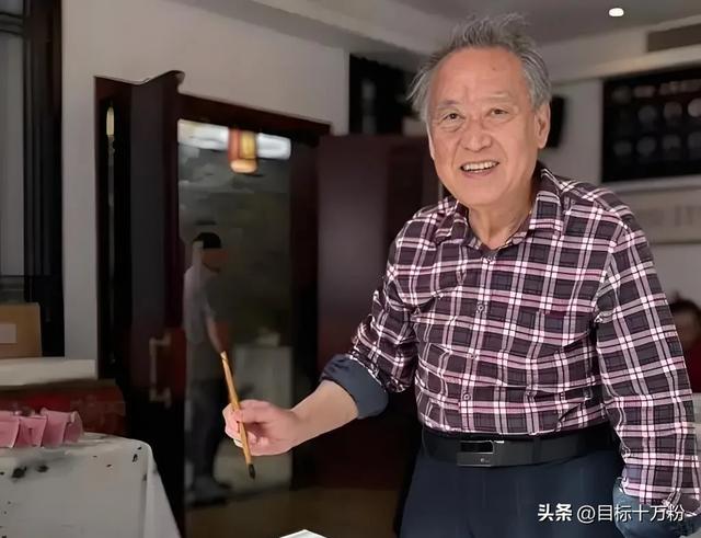 越扒越有！鲁迅夹烟墙画20年前就被人告过，景区赔了30万！