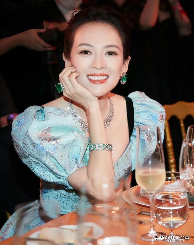 离婚不到两年，章子怡又官宣喜讯，成了汪峰“高攀不起”的模样