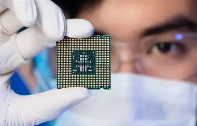 荷兰宣布！光刻机新规震动全球芯片业，中国供应链自给按下加速键