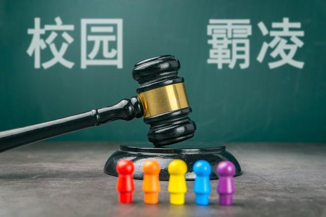 留学生“闯入”女寝室：一场青春与冲动的“闯关”记