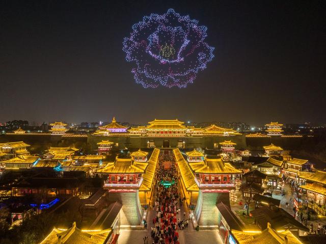 文旅项目陷“倒闭潮”，花20亿打造的古城，游客不买账亏损超10亿