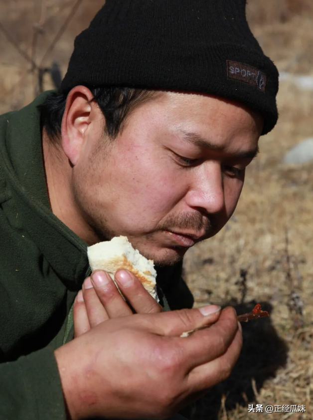 霸榜热搜第一的 “生死鳌太线”，藏着个被全网遗忘的人