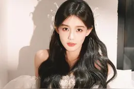 李一桐蕾丝美腿性感写真图片