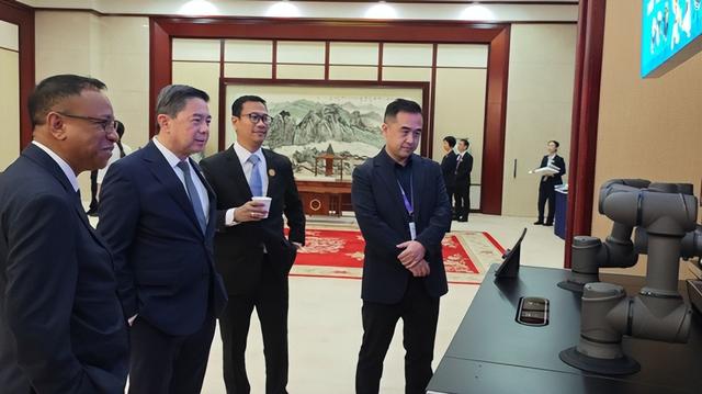XBOT咖啡机器人闪耀东盟博览会，七机联展彰显中国机器人智造未来