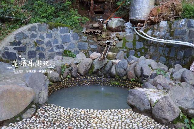 浙江宁波这个古村因水潭而得名，居于山岙犹如桃源秘境，适合徒步