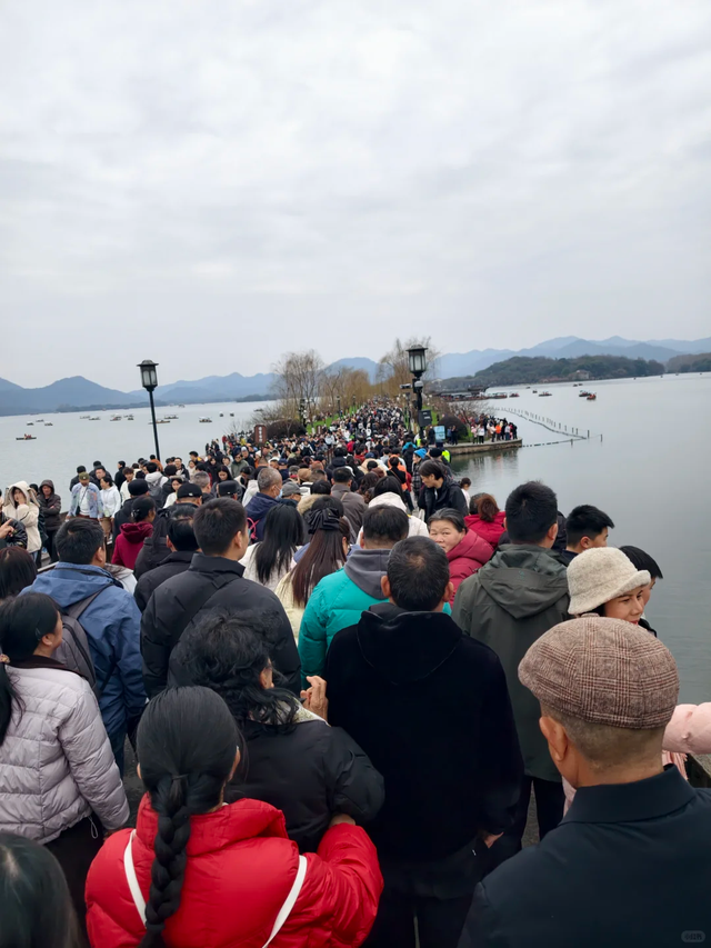 2026马年春节假期，全国最堵十大景区出炉：一眼望不到边的人头！